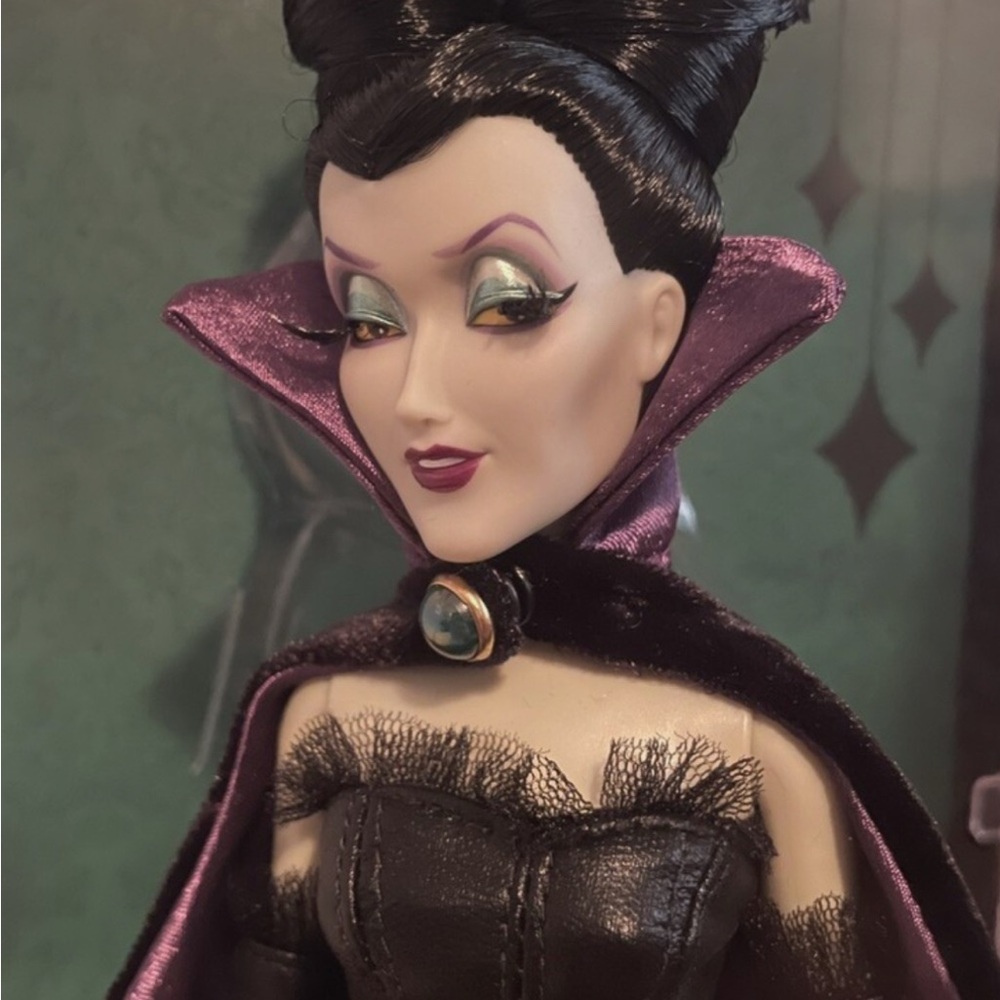 NEW!!!Disney Store Limited Edition~ Maleficent ~!!!!in BOX!!RARE!!!